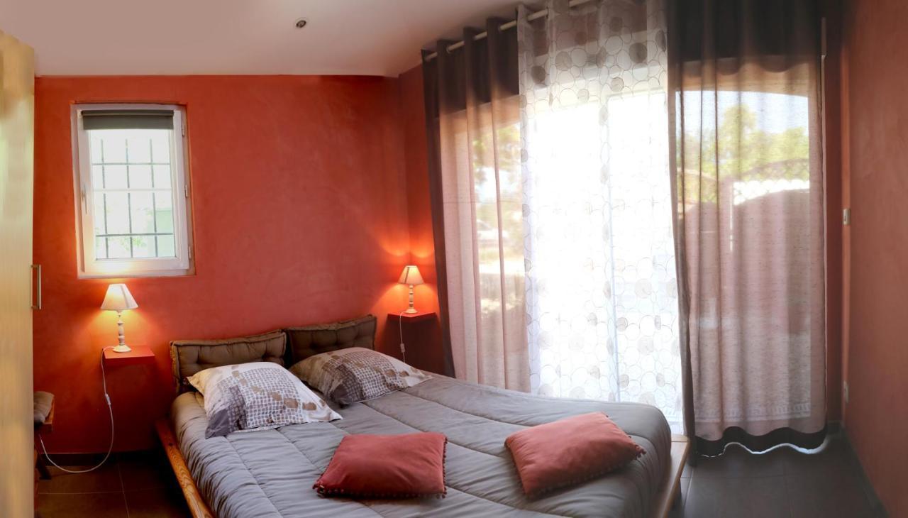 Au Coeur Du Bien-Etre, Gite Avec Piscine Chauffee Et Couverte, Spa, Sauna, Massages Monteaux Luaran gambar