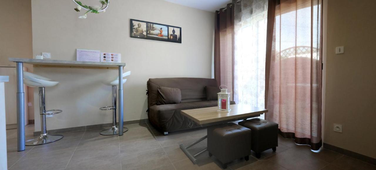 Au Coeur Du Bien-Etre, Gite Avec Piscine Chauffee Et Couverte, Spa, Sauna, Massages Monteaux Luaran gambar