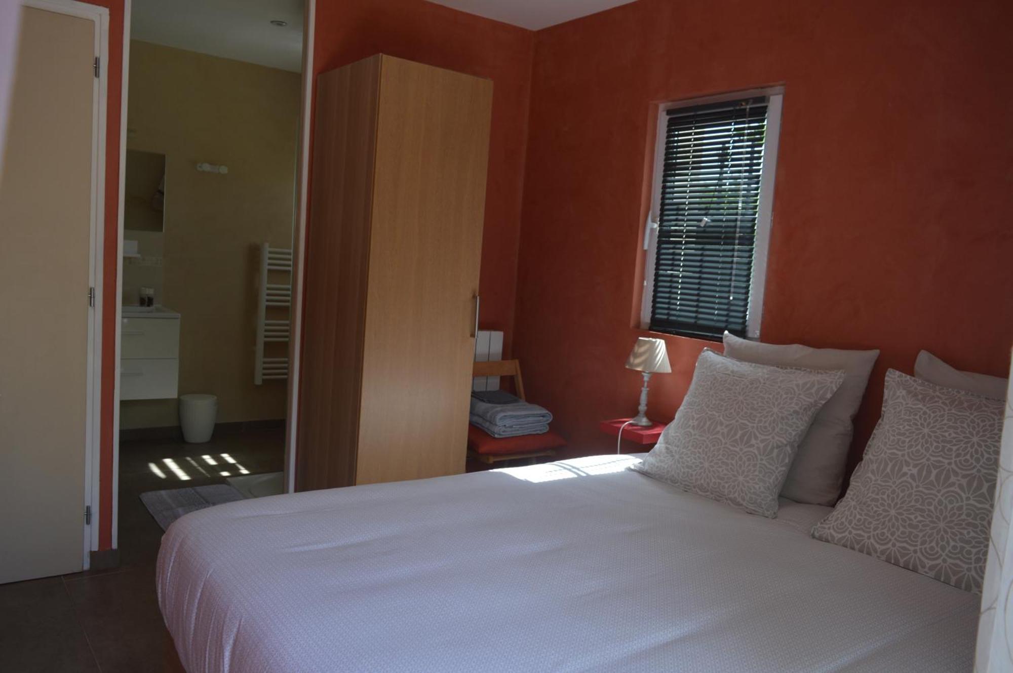 Au Coeur Du Bien-Etre, Gite Avec Piscine Chauffee Et Couverte, Spa, Sauna, Massages Monteaux Luaran gambar
